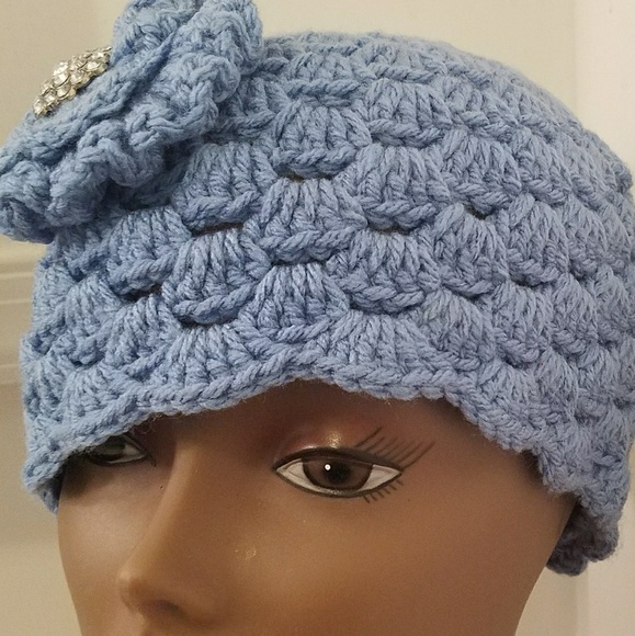 Crochet Hat w Rhinstone - Picture 2 of 3